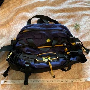 Outdoor Mountain Smith shoulder or hip bag